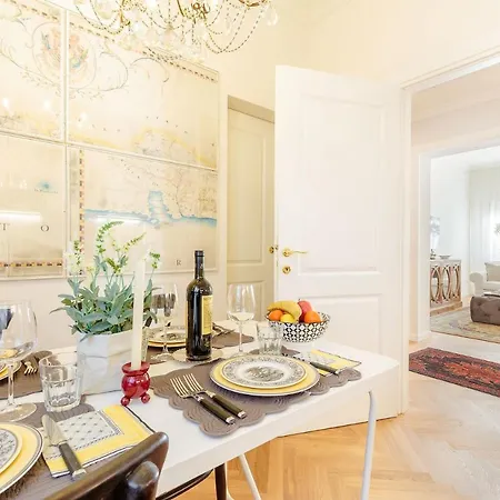 Graziella, Luxury 2 Bedrooms, Terrace And Private Parking Downtown Apartment *