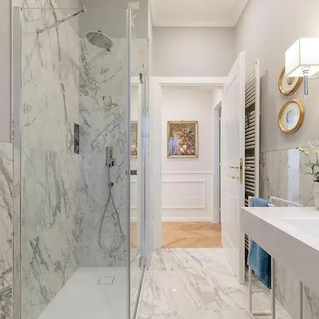 Graziella, Luxury 2 Bedrooms, Terrace And Private Parking Downtown Apartment *