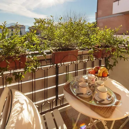 Graziella, Luxury 2 Bedrooms, Terrace And Private Parking Downtown * Lucca
