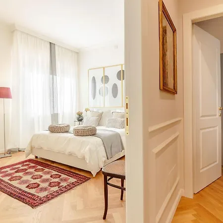 Graziella, Luxury 2 Bedrooms, Terrace And Private Parking Downtown Lucca