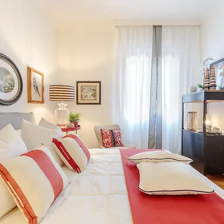 Graziella, Luxury 2 Bedrooms, Terrace And Private Parking Downtown Apartment *