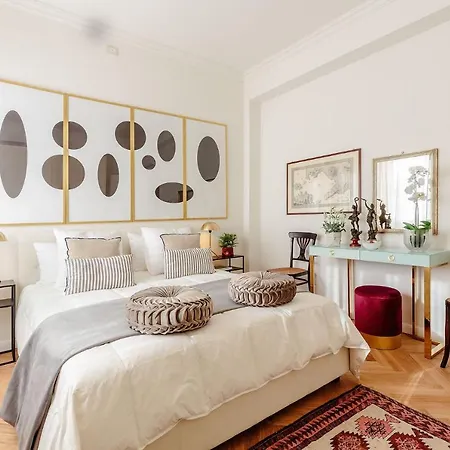 Graziella, Luxury 2 Bedrooms, Terrace And Private Parking Downtown Apartment Lucca