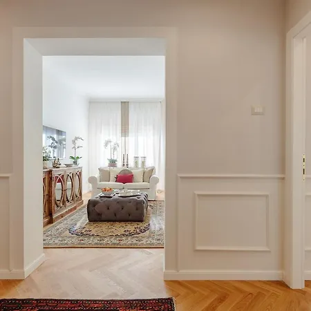 Graziella, Luxury 2 Bedrooms, Terrace And Private Parking Downtown Lucca