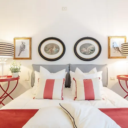 Graziella, Luxury 2 Bedrooms, Terrace And Private Parking Downtown Lucca
