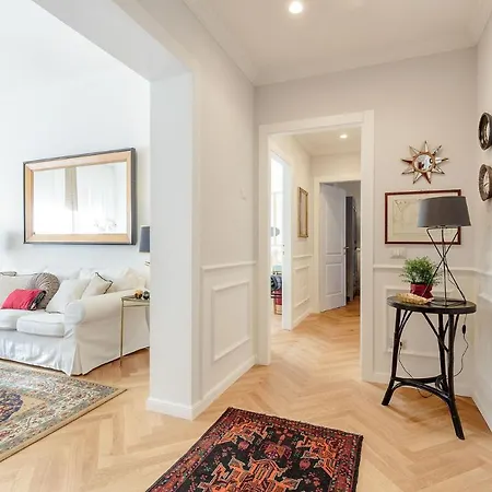 Graziella, Luxury 2 Bedrooms, Terrace And Private Parking Downtown Apartment Lucca