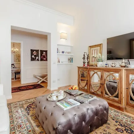 Graziella, Luxury 2 Bedrooms, Terrace And Private Parking Downtown Apartment Lucca
