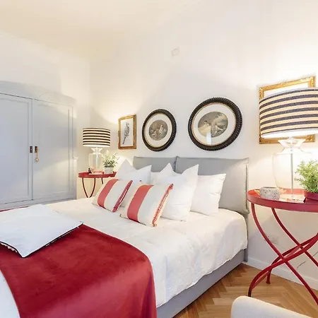 Graziella, Luxury 2 Bedrooms, Terrace And Private Parking Downtown * Lucca